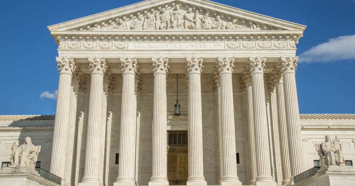 Photo: Law Commentary Supreme Court Rejects Appeal to Let Judges Pause Deportations