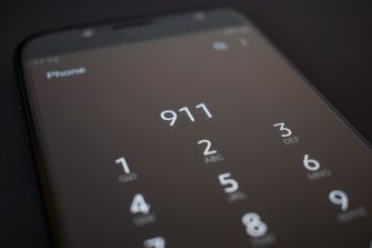 Image of a smartphone displaying the emergency 911 dialing screen.