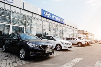 Hyundai dealership with multiple cars on display, including various models of Hyundai vehicles.